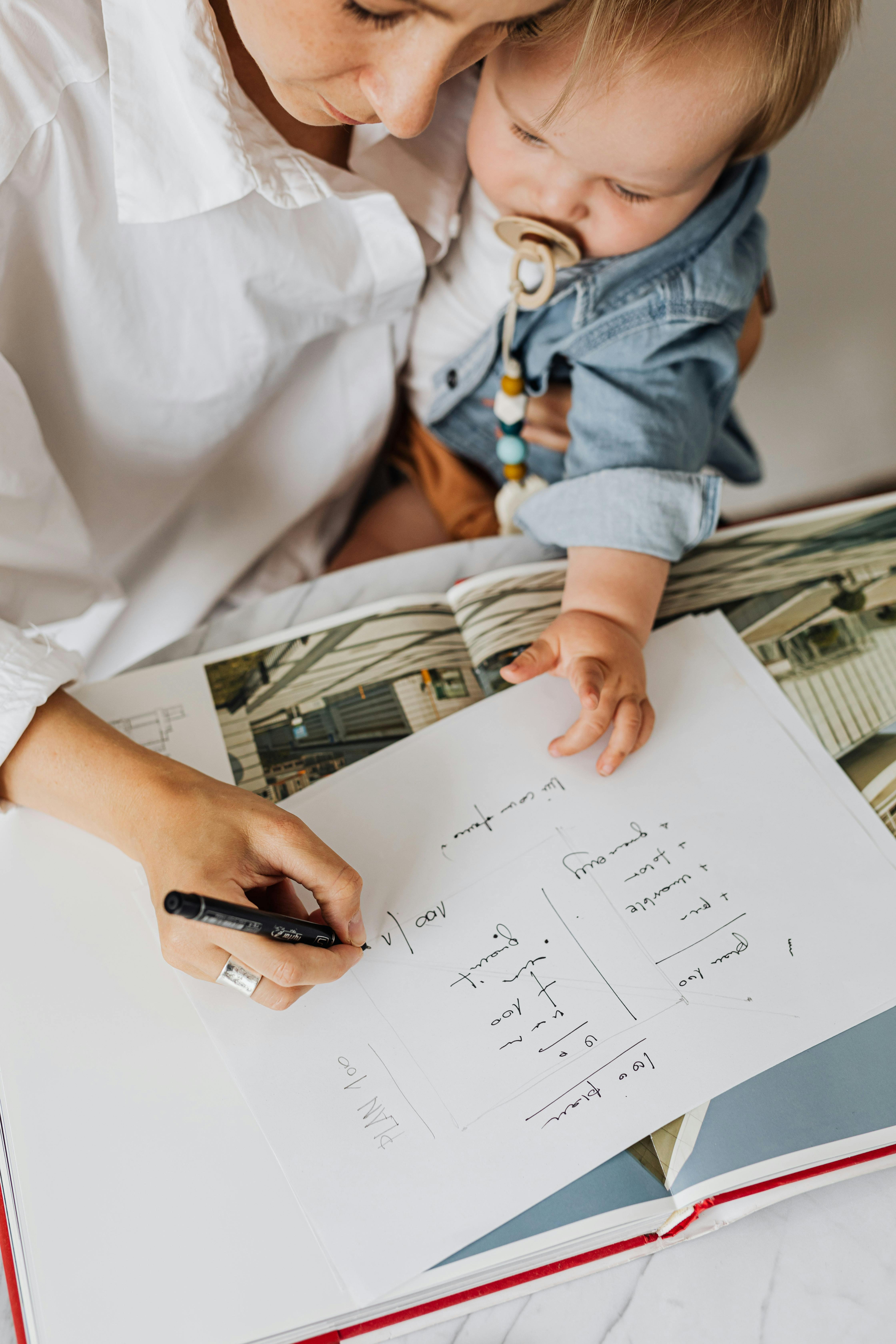 Niñera profesional cuidando niños en Córdoba
